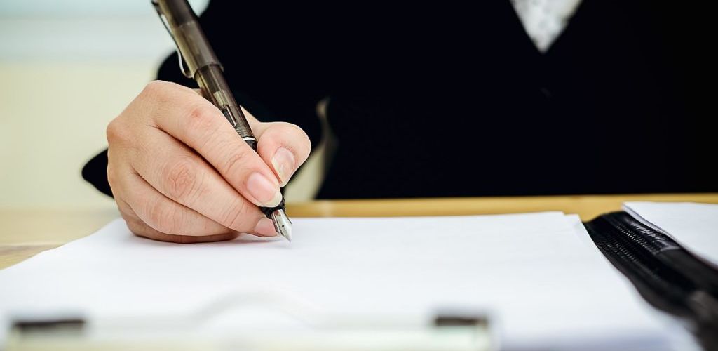 Na procuração deve constar a assinatura do outorgante
